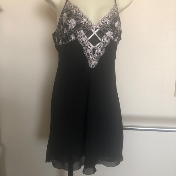 Babydoll / Chemise De Nuit Linea Donatella - Dentelle Noire Et Blanc - Taille S - Occasion Très Bon état